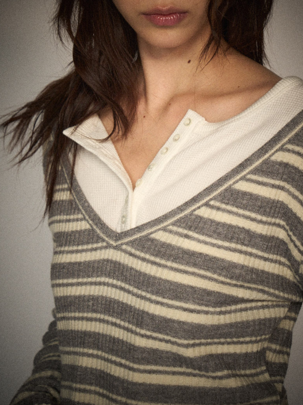 Slim V-neck Knit Stripe Tee