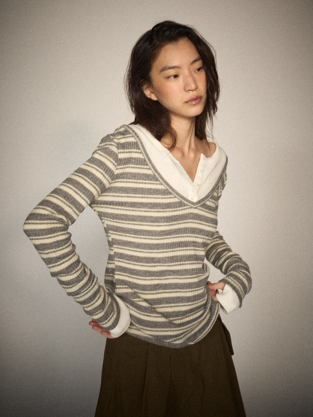 Slim V-neck Knit Stripe Tee