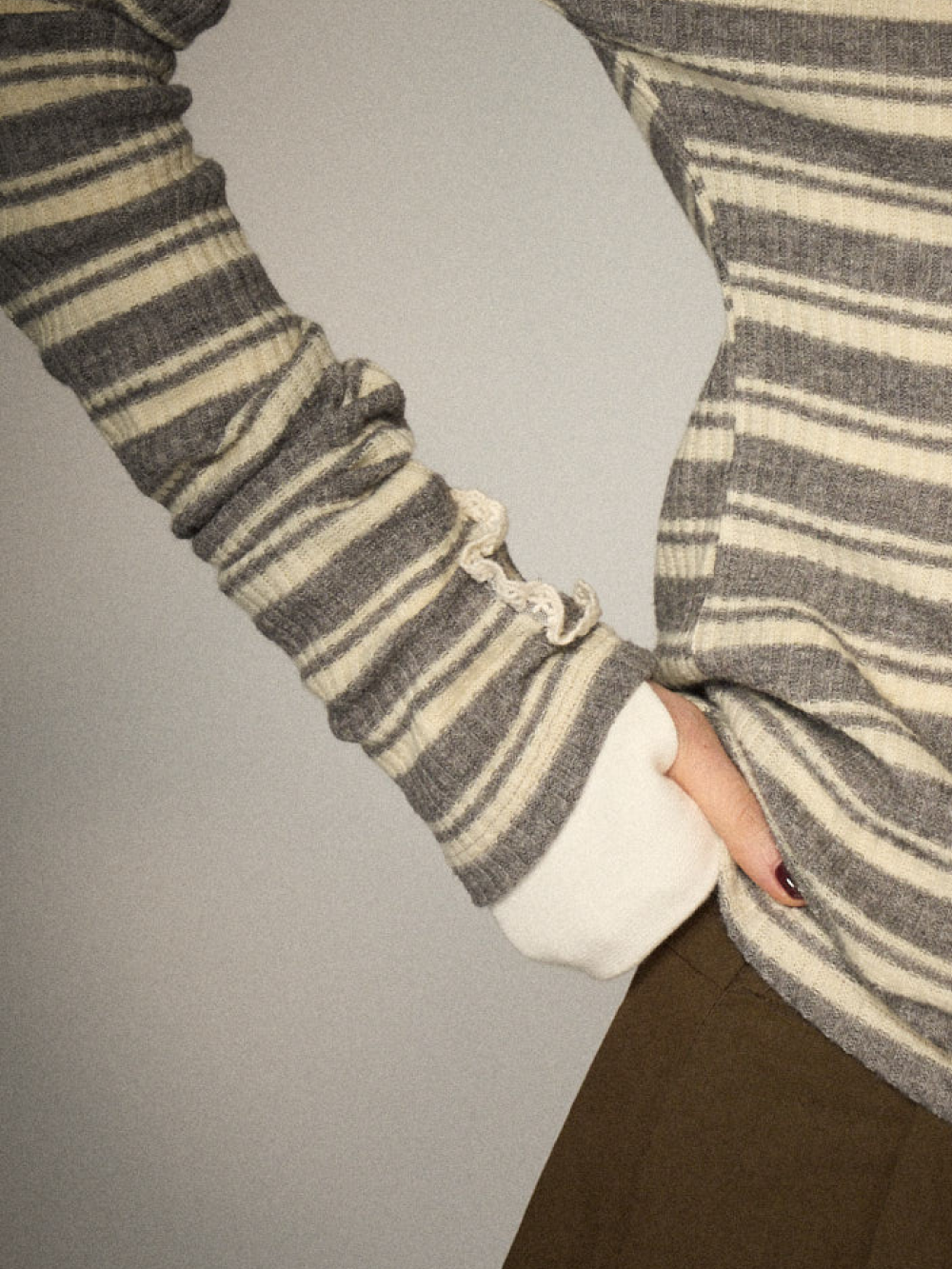 Slim V-neck Knit Stripe Tee