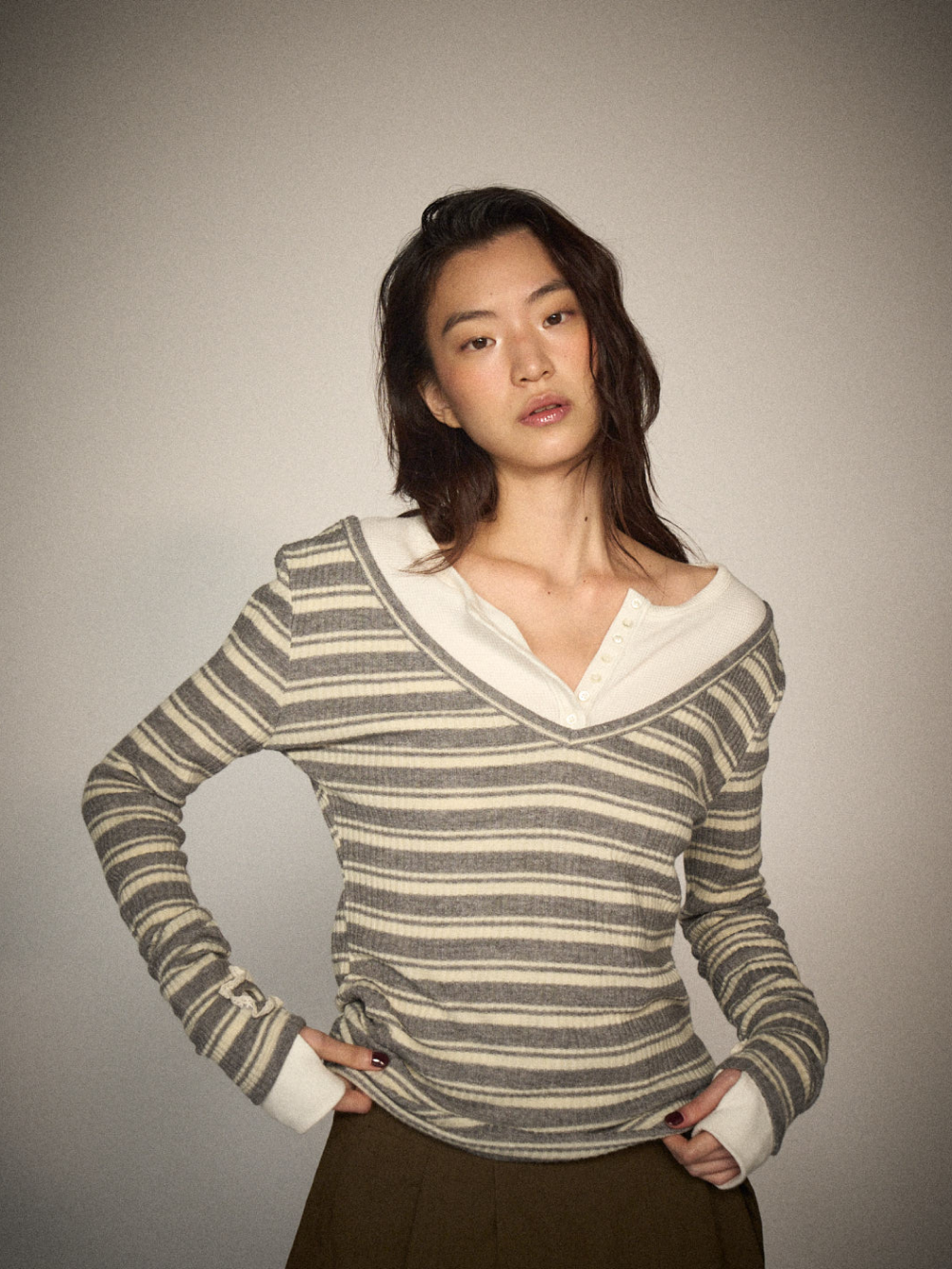 Slim V-neck Knit Stripe Tee