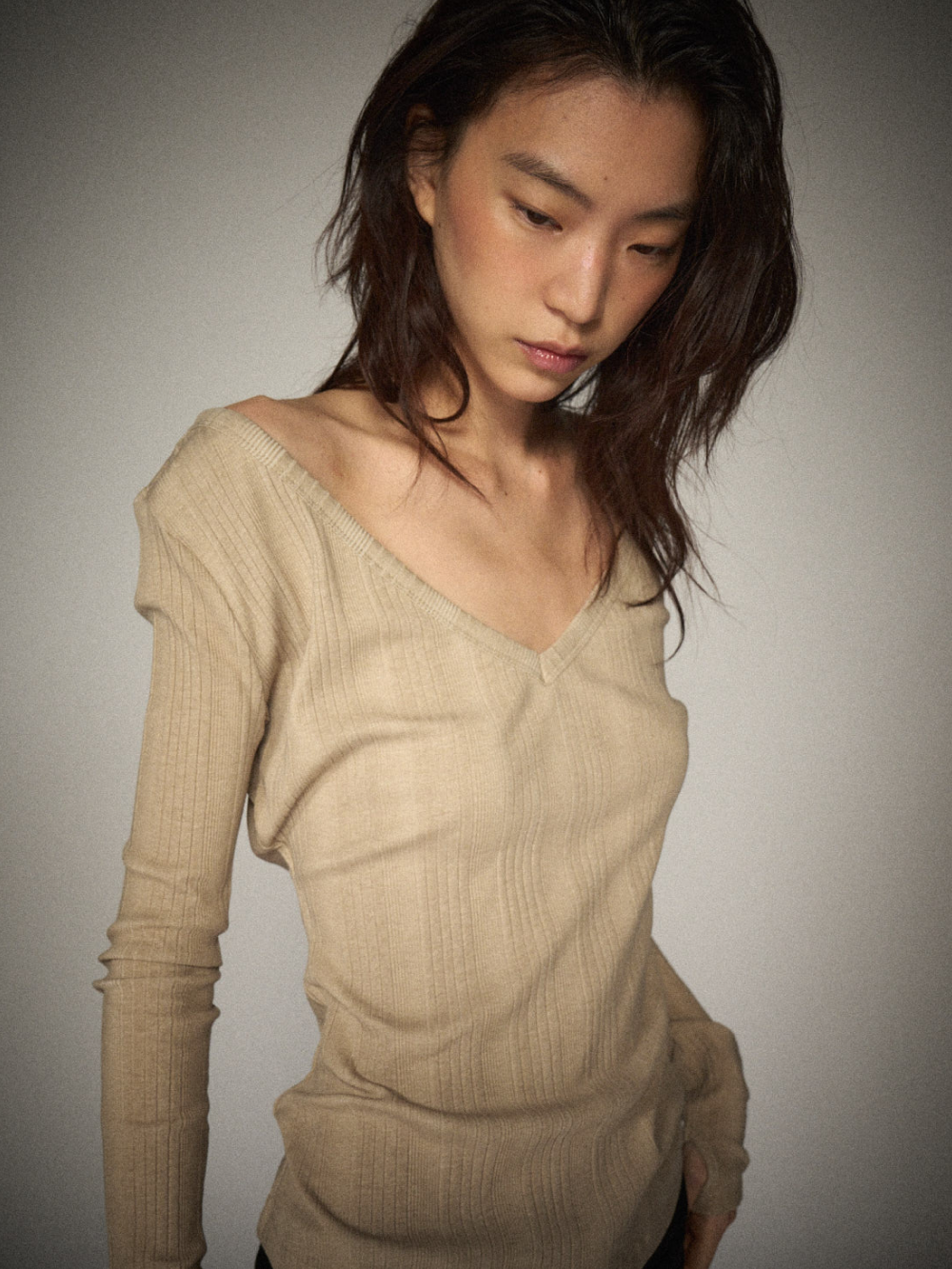 Slim V-neck Ribbed Tee