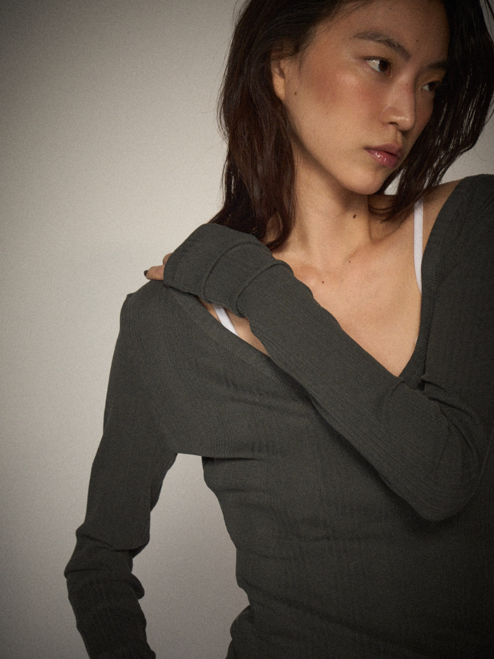 Slim V-neck Ribbed Tee