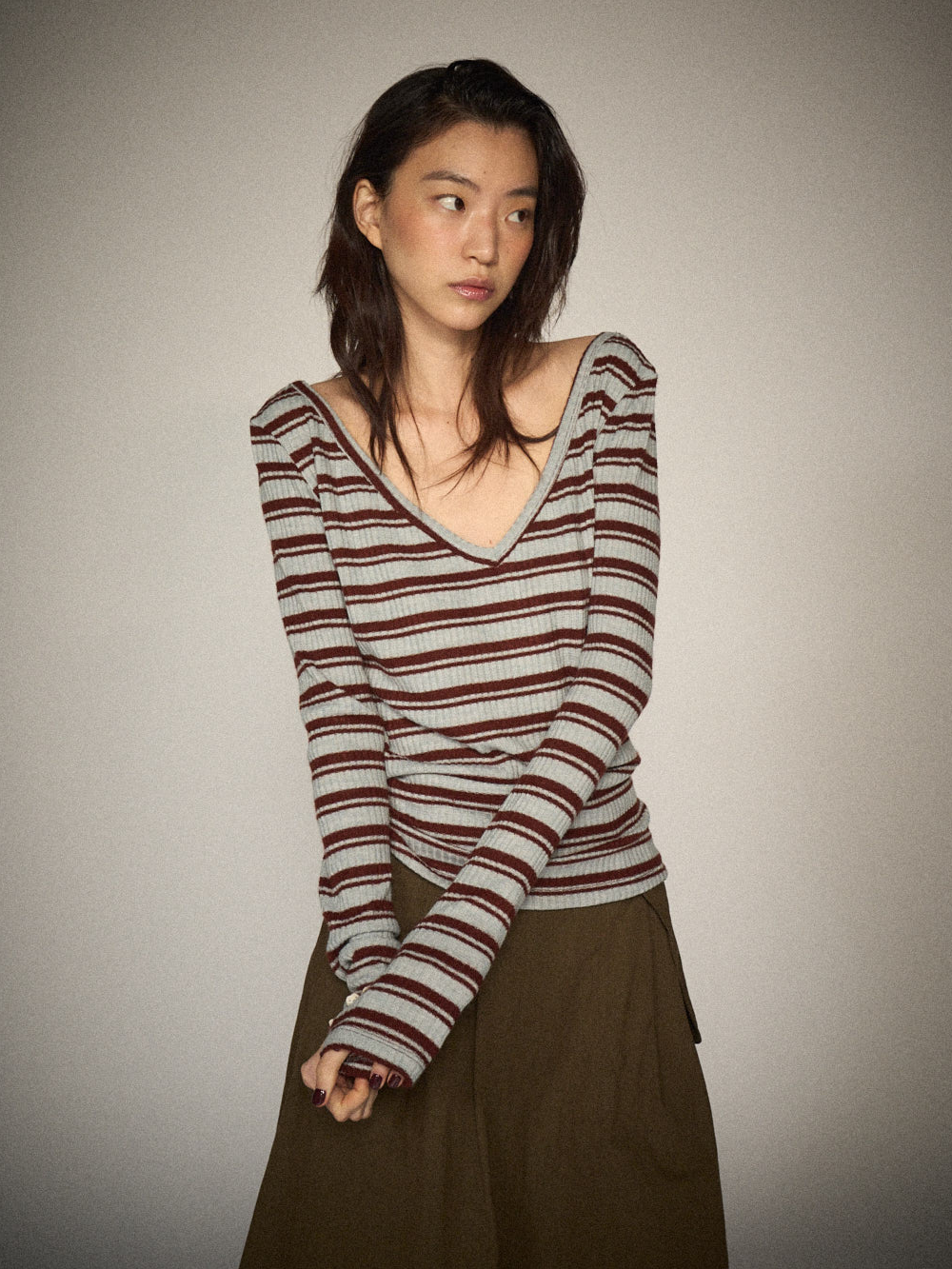 Slim V-neck Knit Stripe Tee