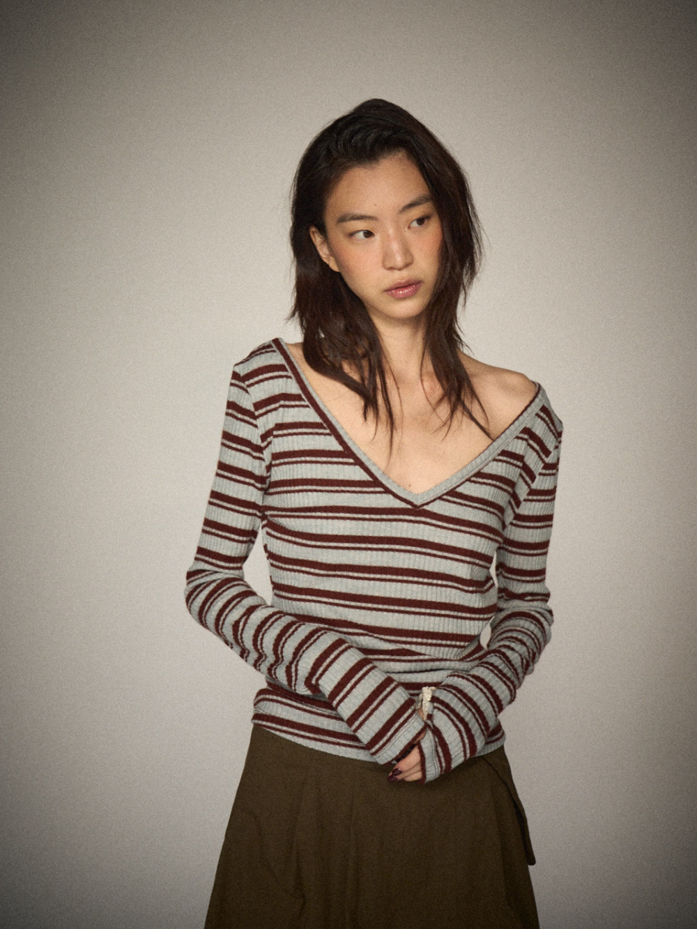 Slim V-neck Knit Stripe Tee