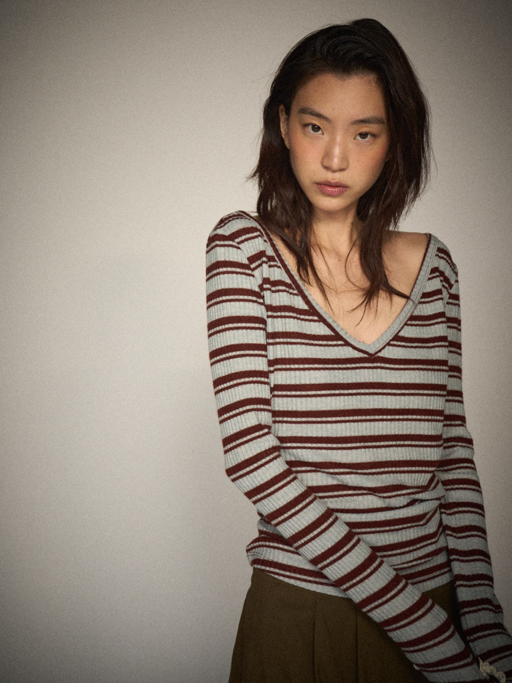Slim V-neck Knit Stripe Tee