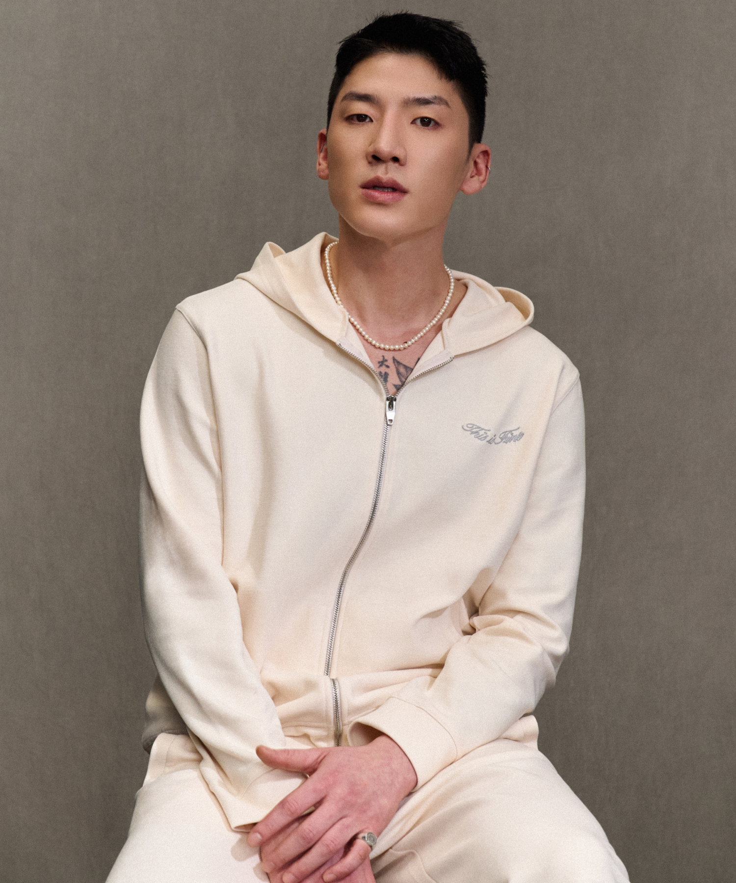 릴랙스드 집업 후디 크림